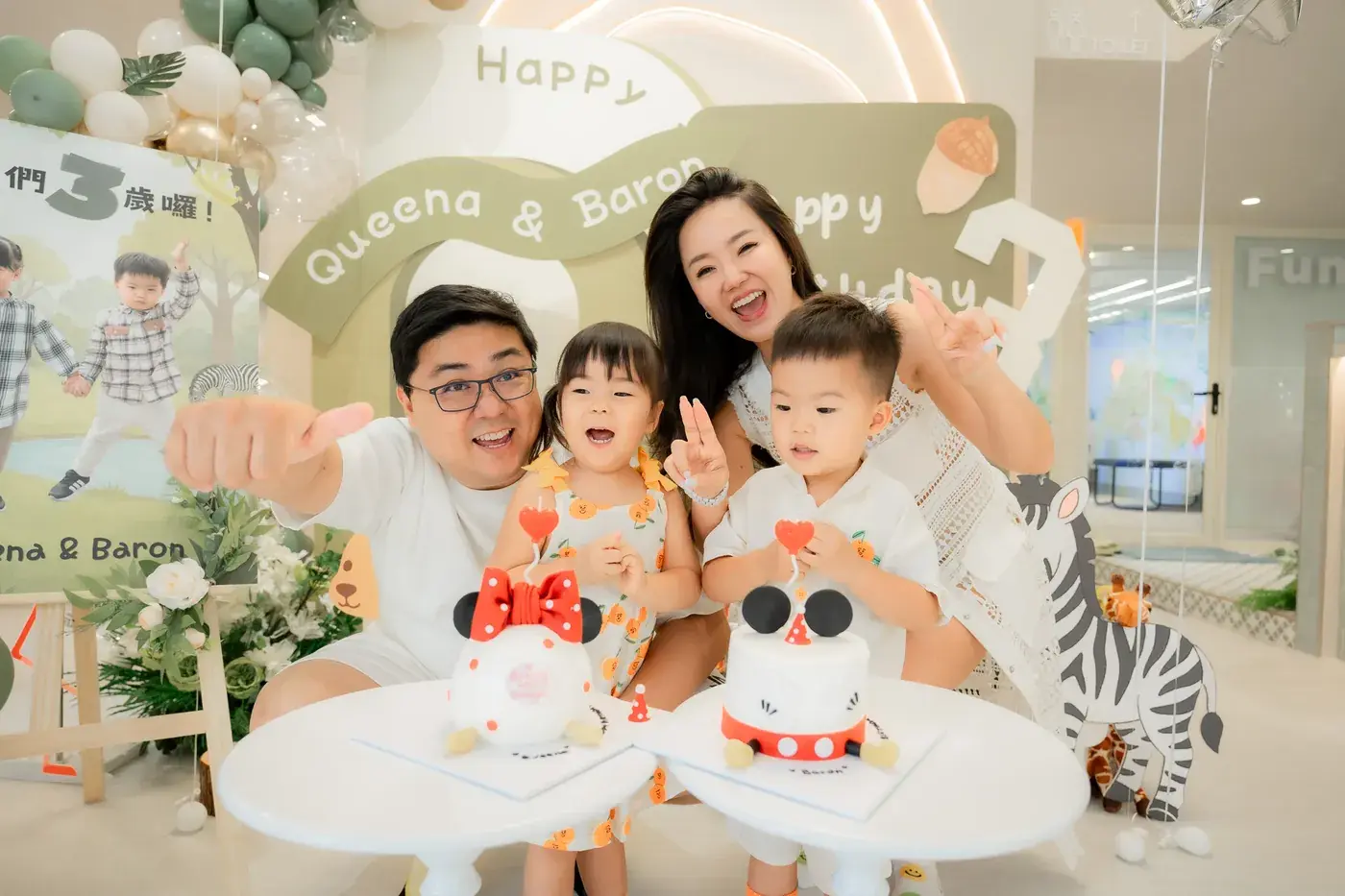 親子生日派對家庭合影