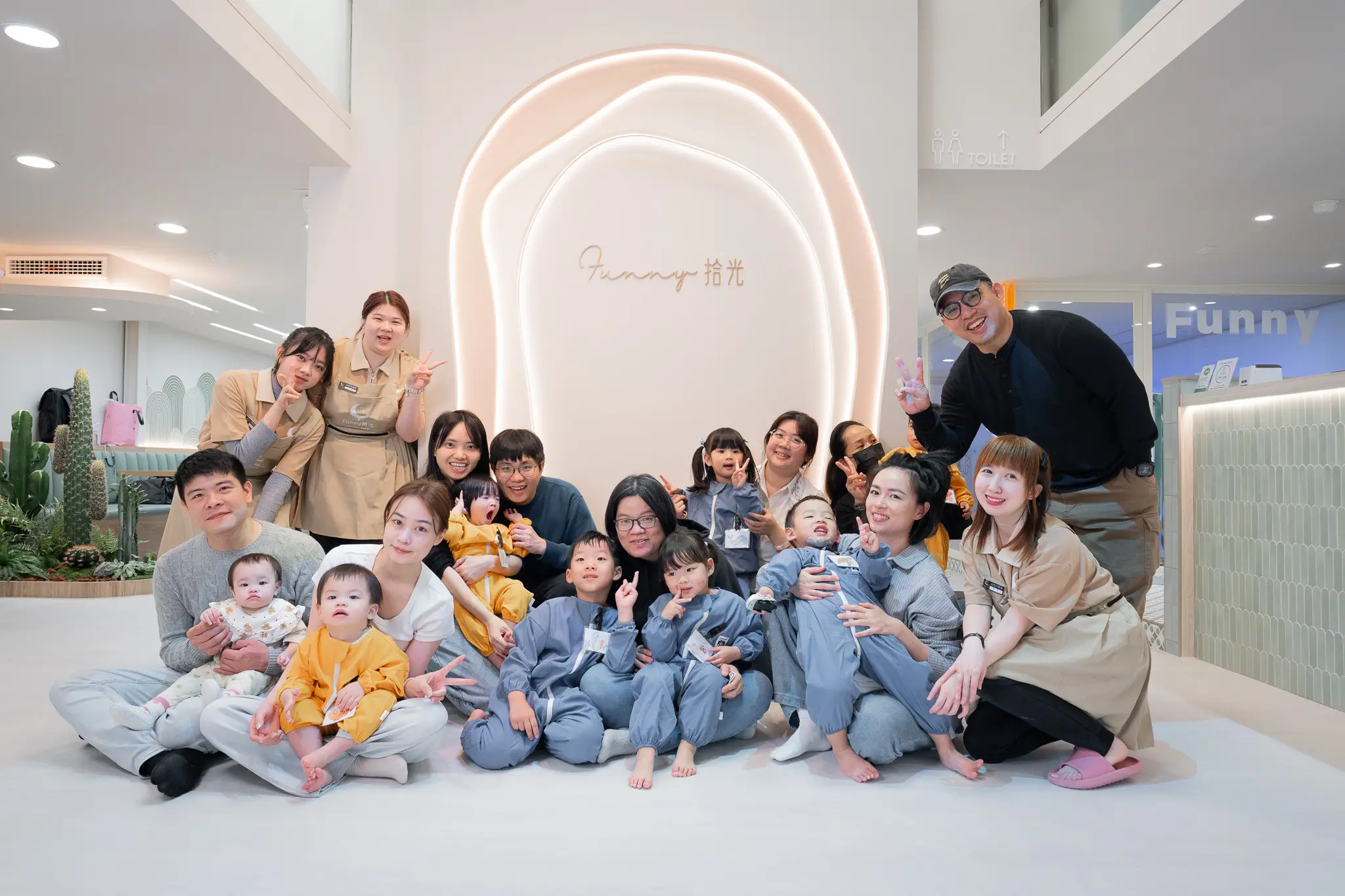 孩子玩顏料・感官水彩體驗