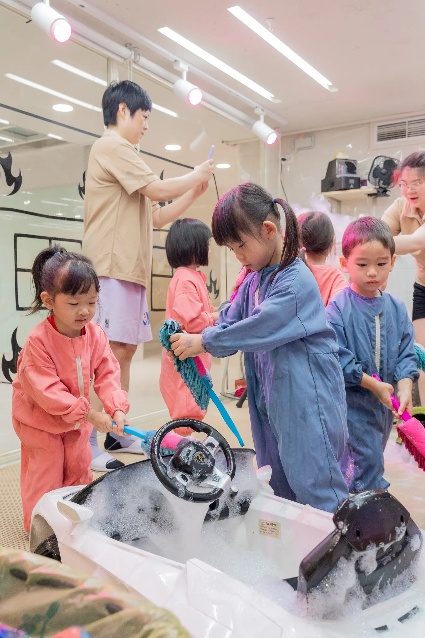 沉浸式 Messy Play 水彩派對