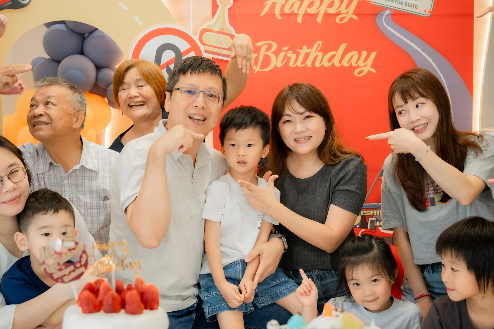親子生日派對家庭合影